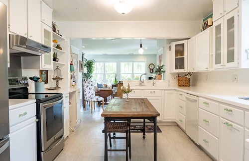 Dripping Springs Casa | BettyJo - Historic Downtown/Outdoor Oasis & Hot Tub