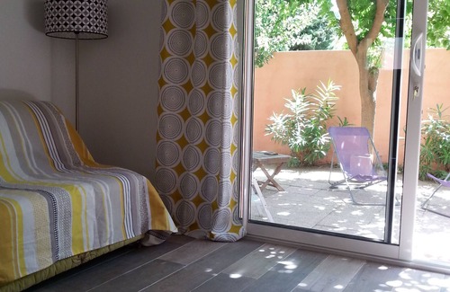 Gemenos Apartamento | Between hills and sea, in PROVENCE small independent LOFT, quiet, luxurious comfort