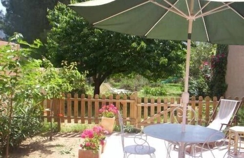 Gemenos Apartamento | Between hills and sea, in PROVENCE small independent LOFT, quiet, luxurious comfort