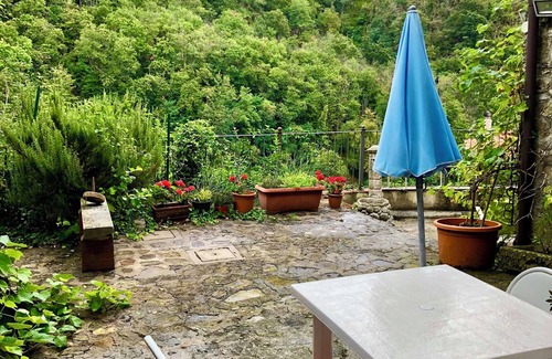 Lanciole Cabaña | Between Lucca and Florence in a medieval castle in Tuscany