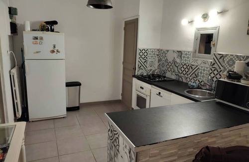 Toulon Casa | Between the sea, town and Mont Faron, Provencal house with large private garden