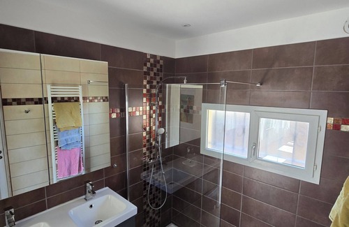 Toulon Casa | Between the sea, town and Mont Faron, Provencal house with large private garden