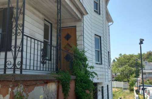 Duryea Casa | Between Wilkes Barre and Scranton. Near ski resorts, Mohegan Son Poconos Casino
