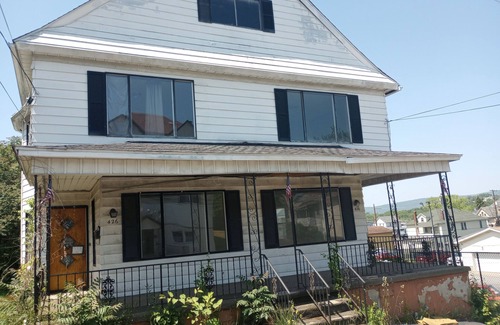Duryea Casa | Between Wilkes Barre and Scranton. Near ski resorts, Mohegan Son Poconos Casino