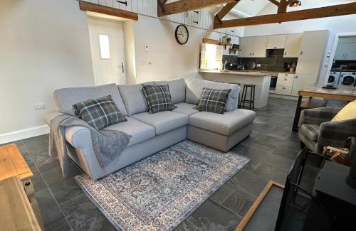 Llanybri Casa | Beudy Howel - A beautiful converted barn close to the coast