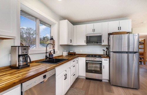 Beulah Apartamento | Beulah Apartment with Scenic Lake Views, Just 5 Minutes Away from the Beach!