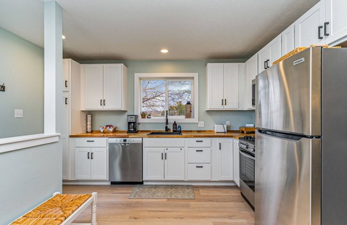 Beulah Apartamento | Beulah Apartment with Scenic Lake Views, Just 5 Minutes Away from the Beach!