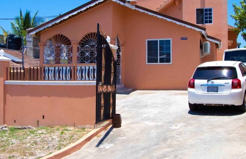 Rhyne Park Village Casa | Bev Rosevilla