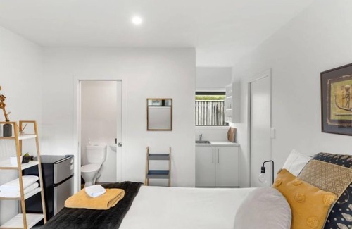 Whangamata Casa | Beverley Hills Studio Apartment