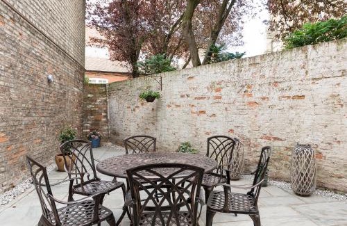 Beverley Casa | Beverley Minster House