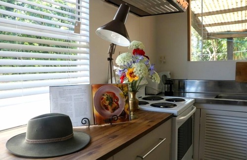 Whangamata Casa | Beverley Tce bach, tropical, funky y espacioso.