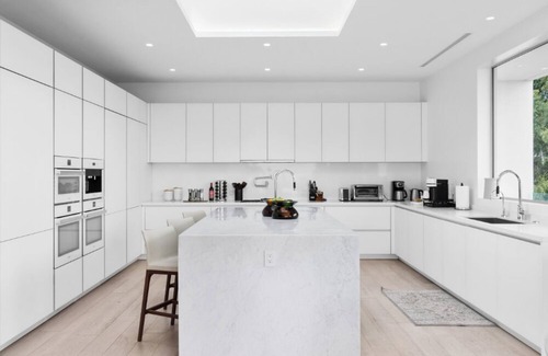 Beverly Hills Villa | Beverly Grove - Modern Estate with Japanese Garden & 180 Degree Views of LA