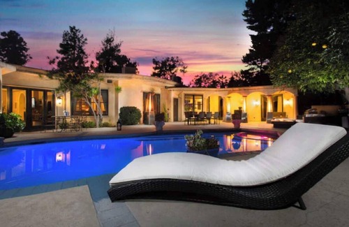 Trousdale Estates Villa | Beverly Hills 4BD Tennis Estate w/ Gym, Pool & Spa