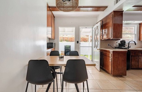 Beverly Glen Casa | Beverly Hills Canyon Private Home w/Backyard- 10 mins from Rodeo Drive