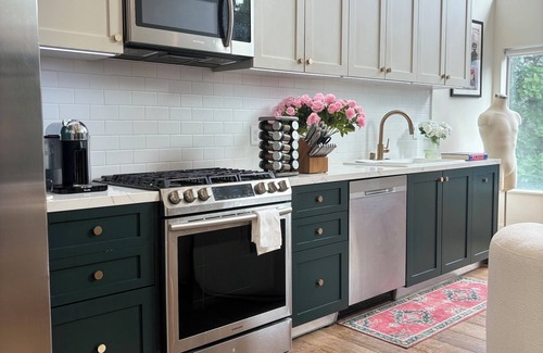 Beverly Grove Apartamento | Beverly Hills Luxe Rooftop Retreat – Cozy Fireplace & Stunning Views