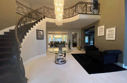 Sherman Oaks Casa | Beverly Hills Secure Gated Estate