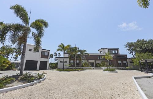 Cocoplum Apartamento | Beyond the Blue Casita