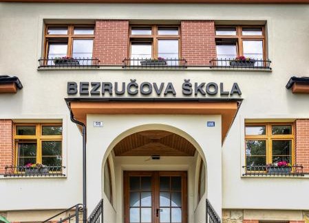 Stare Hamry Casa | Bezručova škola