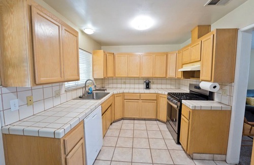 North Country Meadows Casa | BFL Airport Casita, 2 bed 1 bath Great backyard! Wifi & A/C!