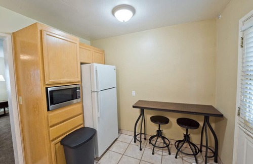 North Country Meadows Casa | BFL Airport Casita, 2 bed 1 bath Great backyard! Wifi & A/C!