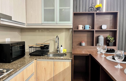 Pinagsama Apartamento | BGC Venice Condo - Balcony, Pool & WiFi - Suite 19