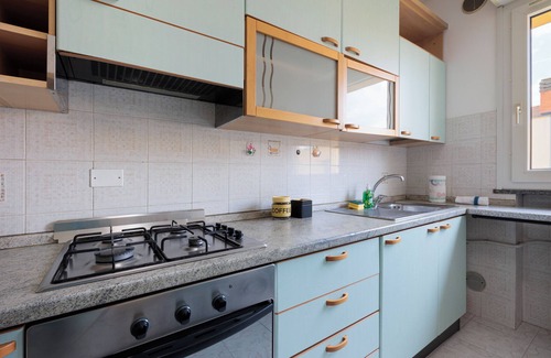 Grassobbio Apartamento | BGY Colorful Home - One Bedroom Apartment, Sleeps 4