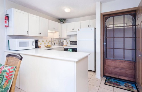 Nawiliwili Condominio | BH 115 · Central and Bright 2 BR, 2 BA, Pool & Oceanview