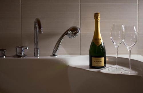 Legnano Cama Y Desayuno | BHL SUITE Jacuzzi LEGNANO