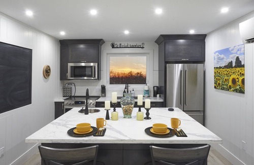 Kitchener Apartamento | BHL Sunset Loft 1 Bedroom 2 Bath