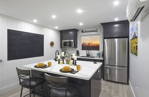 Kitchener Apartamento | BHL Sunset Loft 1 Bedroom 2 Bath
