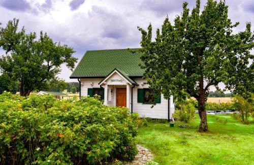 Rawa Mazowiecka Cabina | Biały Domek w Ogrodzie Różanym