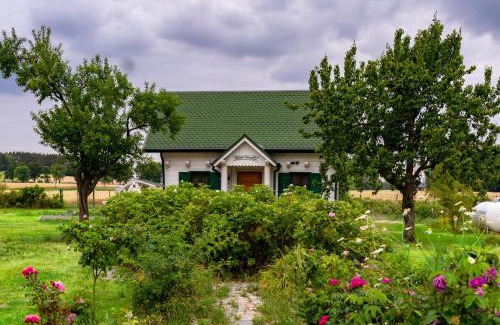 Rawa Mazowiecka Cabina | Biały Domek w Ogrodzie Różanym