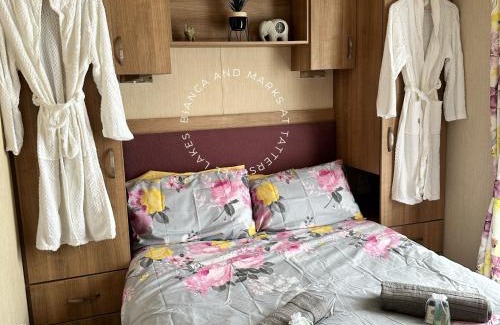 Tattershall Complejo | Bianca and marks 8 berth Caravan with Hot tub