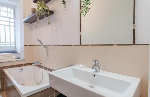 San Donato - Campidoglio Apartamento | Bianzè 21, Casa di Charme by HAPPYHOSTORINO