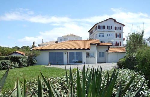 Biarritz Villa | BIARRITZ Milady, villa con jardín, excepcional vista al mar.