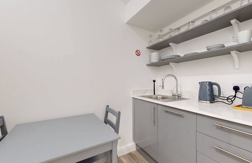 Bicester Apartamento | Bicester Court Lodge The Bure Room | Bicester Holiday Let | 1 Bed & Sleeps 2