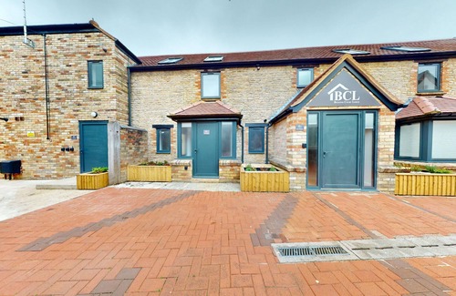 Bicester Apartamento | Bicester Court Lodge The Bure Room | Bicester Holiday Let | 1 Bed & Sleeps 2