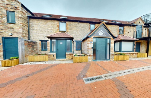 Bicester Apartamento | Bicester Court Lodge The Langford Room | Bicester Holiday Let | 1 Beds & Sleeps 2