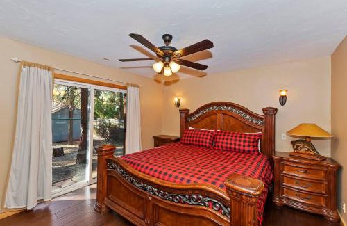 Summit Estates Casa | Big 10 Luxury Cabin/Walk to Snow Summit- HotTub