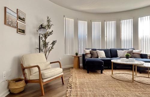 Marina del Rey Apartamento | Big 3BD 2BA Apt with Pool and Gym near Venice Beach