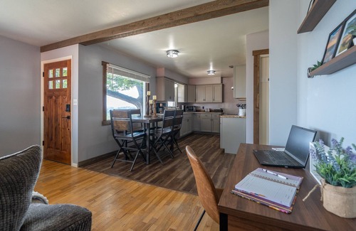 Livingston Casa | Big 5 Bungalow - Best view in town, spacious house sleeps 8