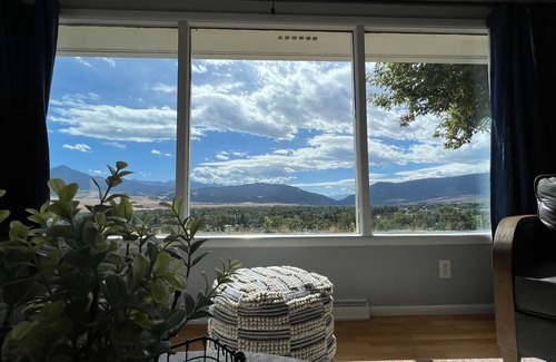Livingston Casa | Big 5 Bungalow - Best view in town, spacious house sleeps 8