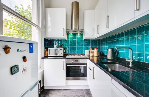 Notting Hill Apartamento | Grande y brillante de 2 camas cerca del mercado y tubo de Portobello