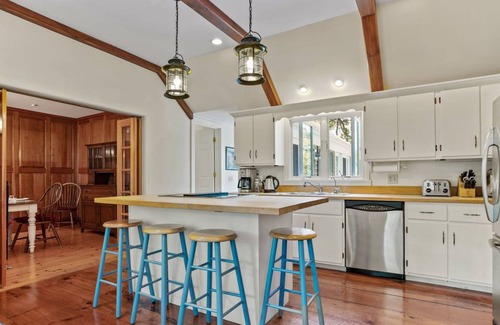 South Orleans Casa | Big and Private in Orleans. Pond View, Sleeps 12: 022-OW