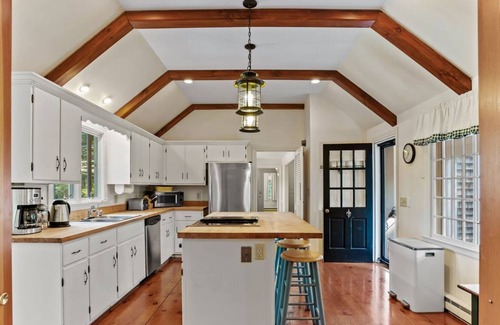 South Orleans Casa | Big and Private in Orleans. Pond View, Sleeps 12: 022-OW