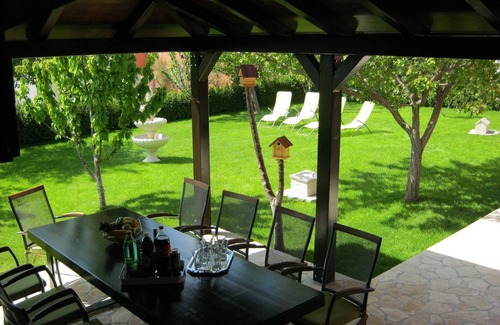 Kastel Sucurac Apartamento | Acogedor apartamento con vistas al mar Marinely con un gran jardín y barbacoa