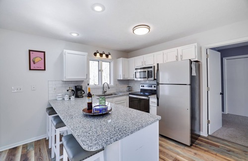 Gouldsboro Casa | Big Bass Lake 4BR Poconos Home - GAME ROOM - POOL