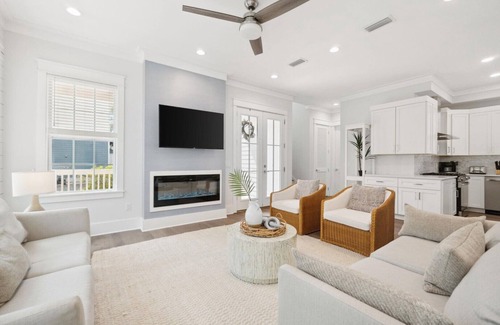 Treetop Casa | Big Beach House! Pet Friendly, 4 Bikes, Pool, Near Beach – 30A