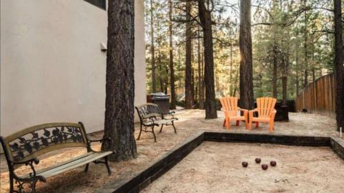 Fox Farm Casa | Big Bear Castle by AvantStay Private Home in Great Big Bear Location w Hot Tub