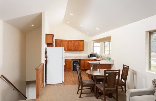 Woodlands Chalet De Esquí | Big Bear Chalet is a roomy house with beautiful mountain views !